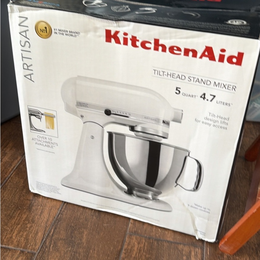 KitchenAid Artisan Silver and White Stand Mixer